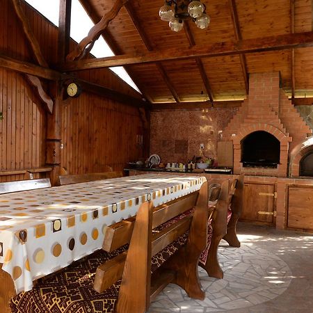 Casa Flora Hotel Sînmartin Екстериор снимка