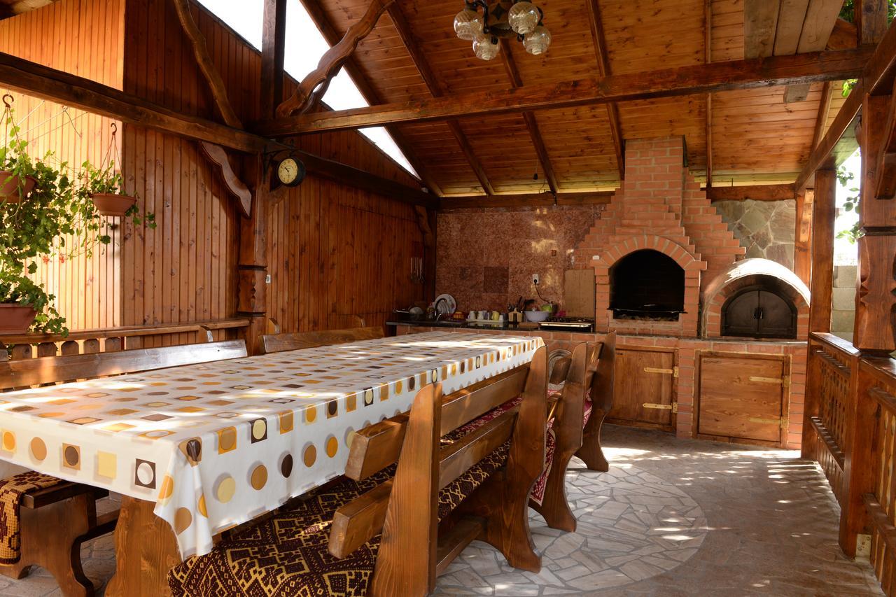 Casa Flora Hotel Sînmartin Екстериор снимка