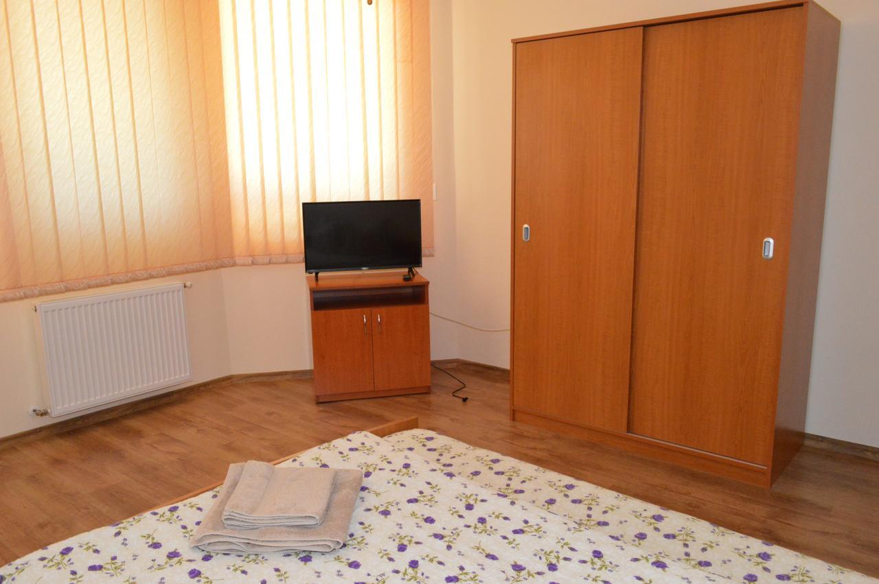 Casa Flora Hotel Sînmartin Екстериор снимка