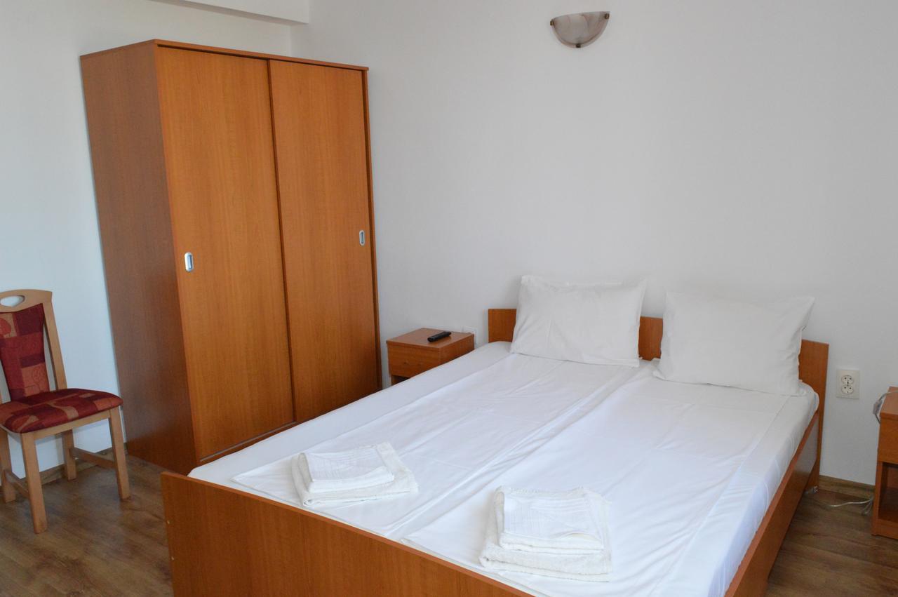 Casa Flora Hotel Sînmartin Екстериор снимка
