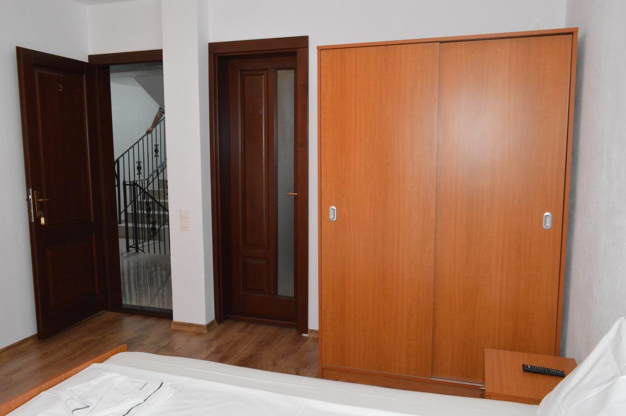 Casa Flora Hotel Sînmartin Екстериор снимка
