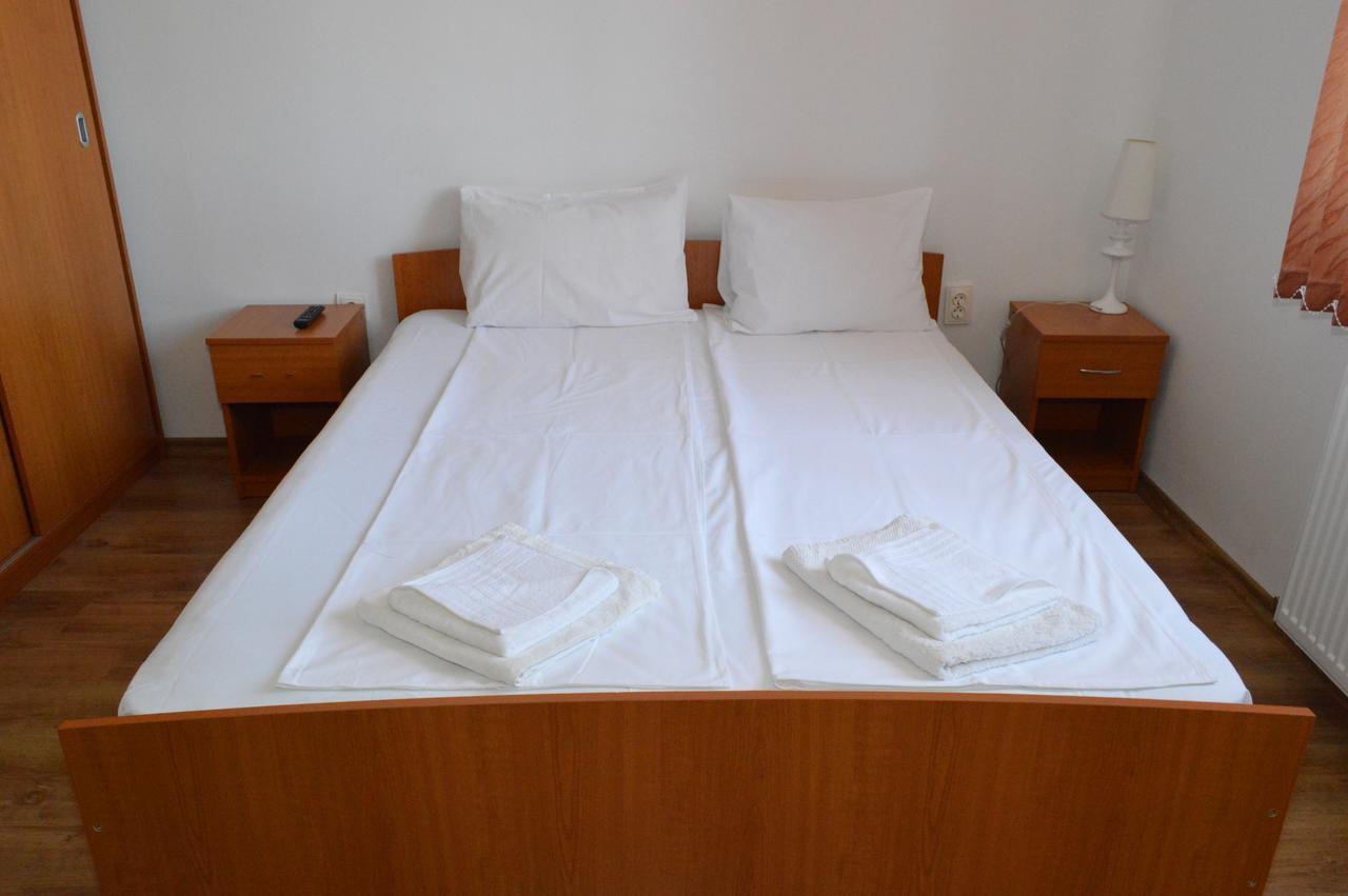 Casa Flora Hotel Sînmartin Екстериор снимка