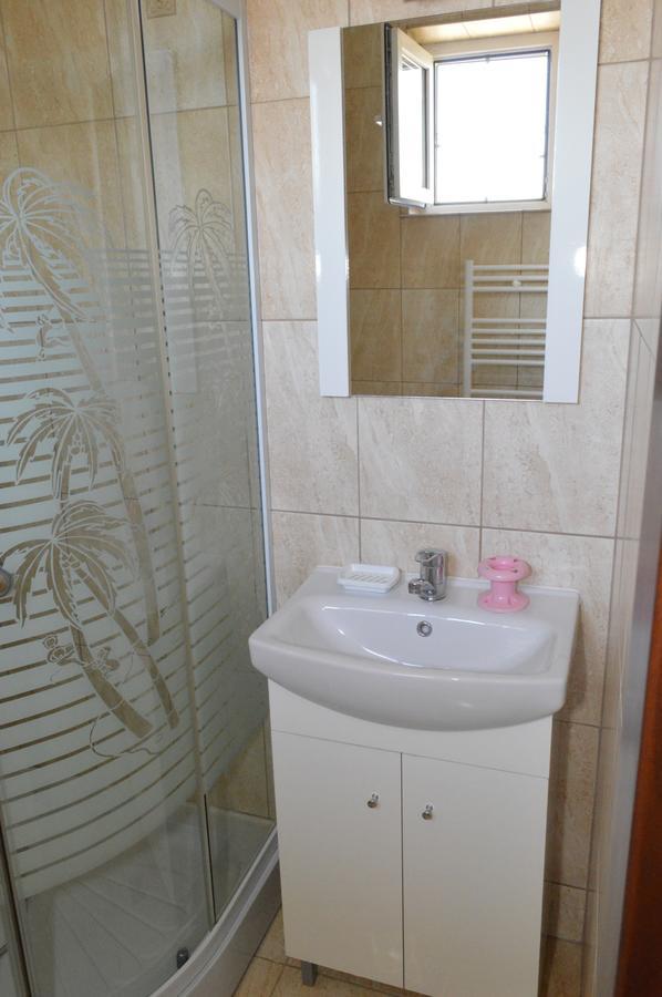Casa Flora Hotel Sînmartin Екстериор снимка