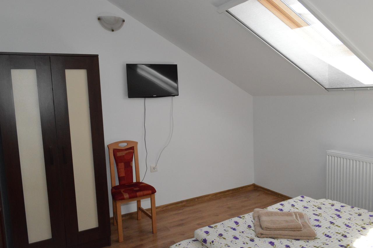 Casa Flora Hotel Sînmartin Екстериор снимка