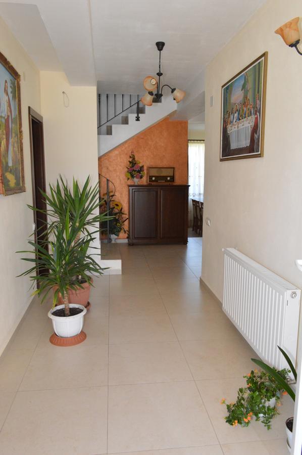 Casa Flora Hotel Sînmartin Екстериор снимка