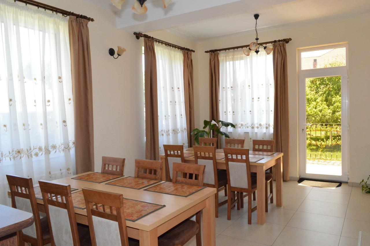 Casa Flora Hotel Sînmartin Екстериор снимка